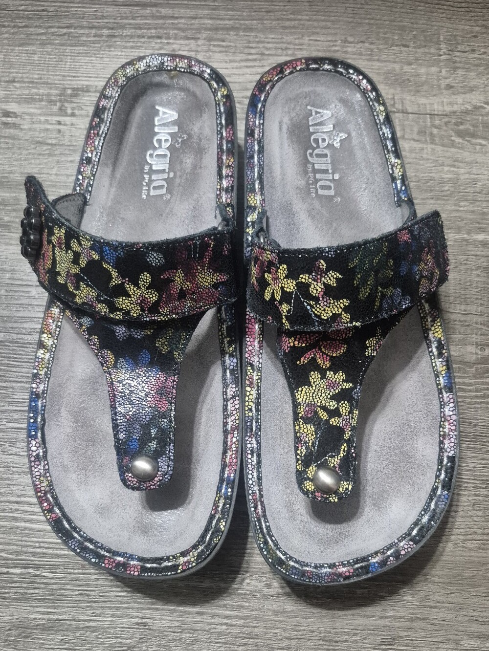 Alegria Womens Black Floral Toe-Post Sandals with Multicolor Accents Size 9